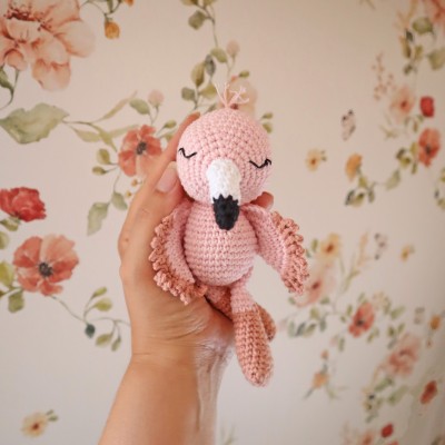 Luna, mon mini flamant rose – Patron Crochet Gratuit PDF