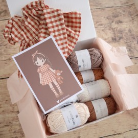 Kit Crochet Lison, jolie poupée et son doudou – Coffret Complet, Patron PDF